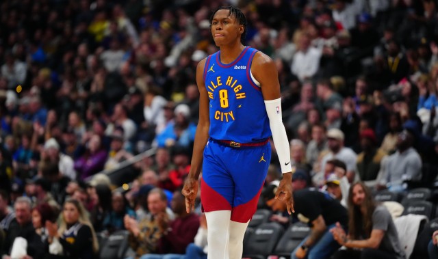 u球体育APP-上来就送大礼！费尔斯上篮不中 沃特森拼抢篮板点进乌龙球