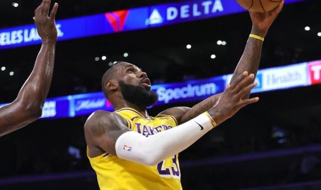 不搭理库里保罗 带病出战又输球 詹姆斯火速离场